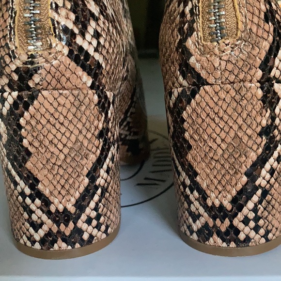 New in box women’s Steve Madden Julianne Boots size 6.5 - Picture 6 of 12